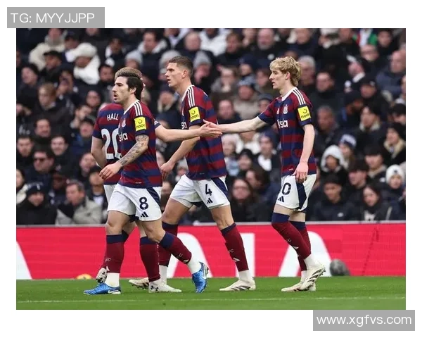 足总杯热刺与多特蒙德激战成平局神扑瞬间引发争议判罚引发热议